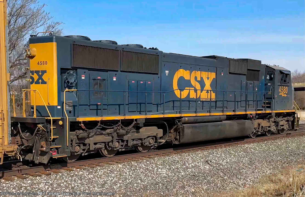 CSX 4580 runs solo.